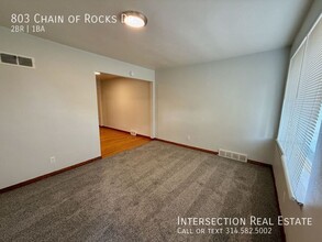 803 Chain of Rocks Dr in St. Louis, MO - Building Photo - Building Photo