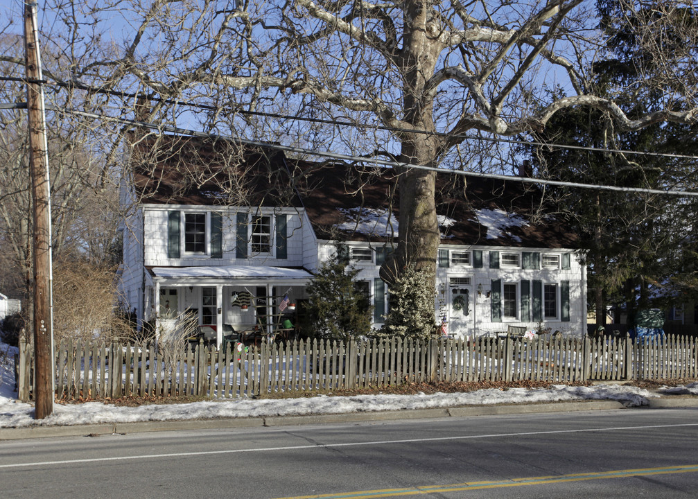 475 Main St in Center Moriches, NY - Building Photo