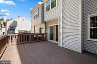 8316 Linden Oaks Ct in Lorton, VA - Building Photo - Building Photo