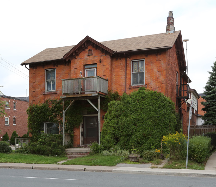 106 Wellington St S in Hamilton, ON - Building Photo