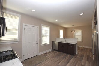 97 Gates St in Crystal Lake, IL - Building Photo - Building Photo