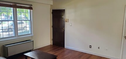 310 Ashby St, Unit D in Alexandria, VA - Foto de edificio - Building Photo