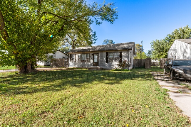 2210 W Crawford St in Wichita, KS - Building Photo - Building Photo
