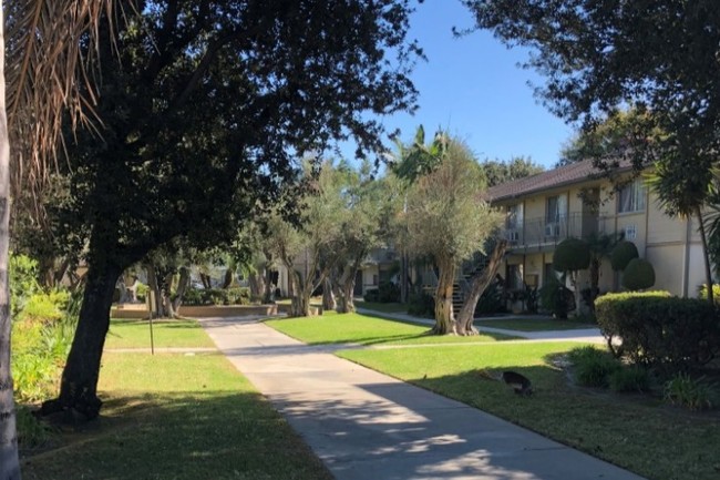 Park Village Apartments in Buena Park, CA - Building Photo - Building Photo