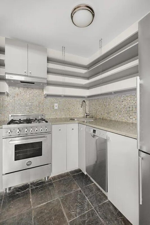 32 W 40th St in New York, NY - Building Photo - Building Photo