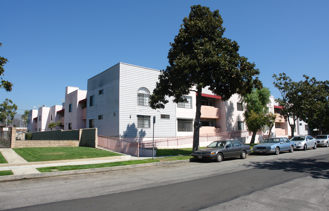 GlenDale Plaza in Glendale, CA - Building Photo