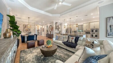 8137 Gabanna Dr, Unit Unit 2 in Sarasota, FL - Foto de edificio - Building Photo