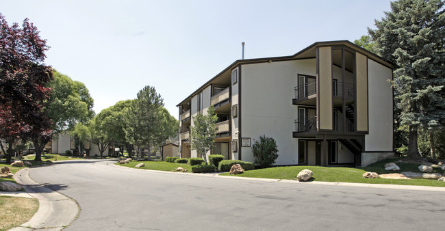 Stonehedge Apartments in Murray, UT - Building Photo - Building Photo