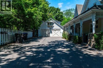 1207 Lorne Park Rd in Mississauga, ON - Building Photo - Building Photo