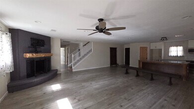 1600 Southern Oaks Dr in Conroe, TX - Building Photo - Building Photo