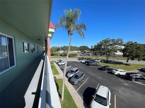 2359 Finlandia Ln in Clearwater, FL - Building Photo - Building Photo