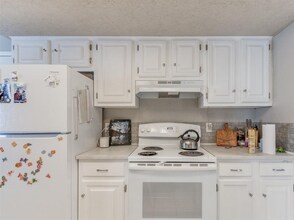 6916 Woodlake Dr in Oklahoma City, OK - Building Photo - Building Photo