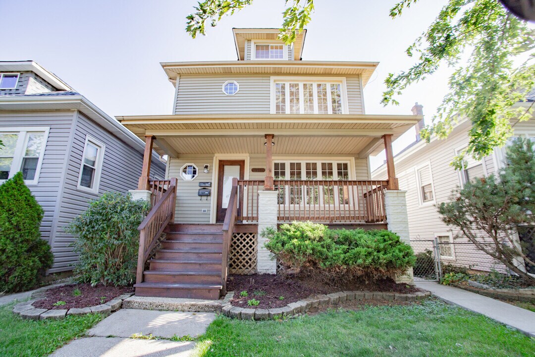 4217 N Moody Ave in Chicago, IL - Building Photo