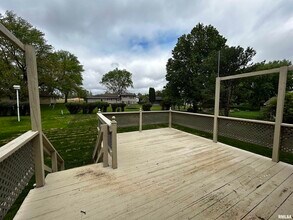 3117 St Andrews Dr in Pekin, IL - Building Photo - Building Photo
