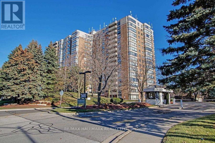 7601-7601 Bathurst St in Vaughan, ON - Building Photo