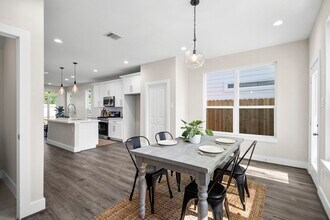 8016 Willow St in Houston, TX - Building Photo - Building Photo