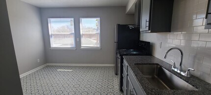 1200 MO-7 in Blue Springs, MO - Foto de edificio - Building Photo