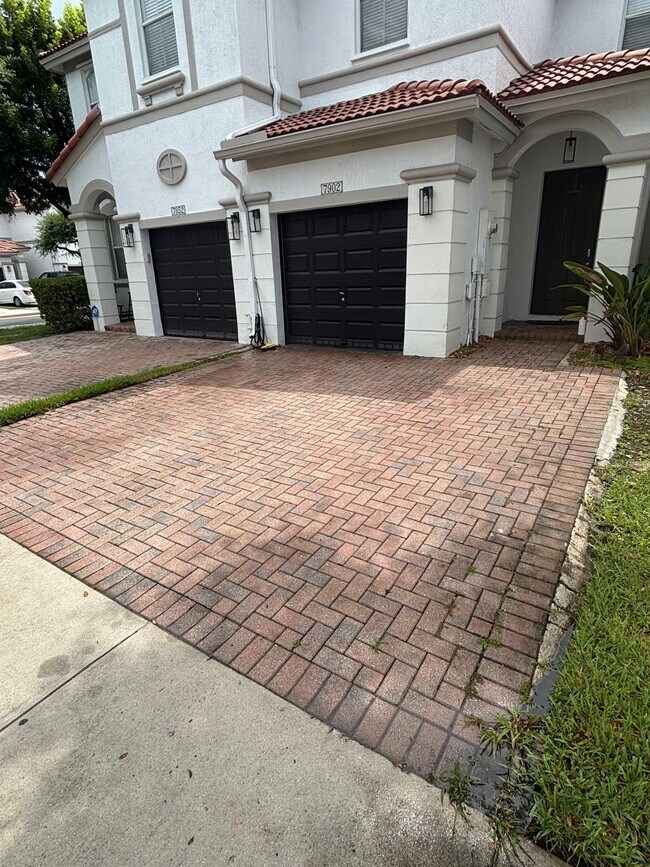 7902-nw107 NW 107 Ct in Miami, FL - Building Photo - Building Photo