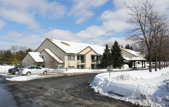 Applewood Manor Apartments in Camillus, NY - Building Photo - Building Photo