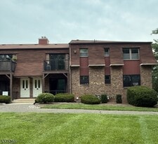 606 Nottingham Way in Flemington, NJ - Building Photo