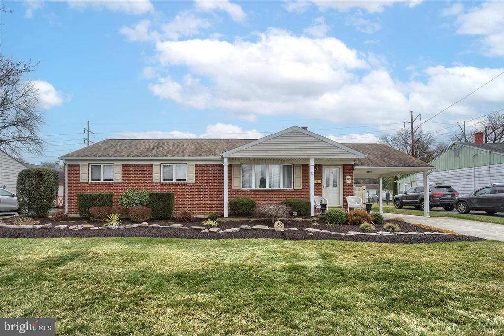22 Palmer Dr in Camp Hill, PA - Building Photo