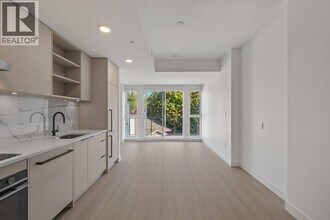 422 E 3rd St in North Vancouver, BC - Building Photo - Building Photo