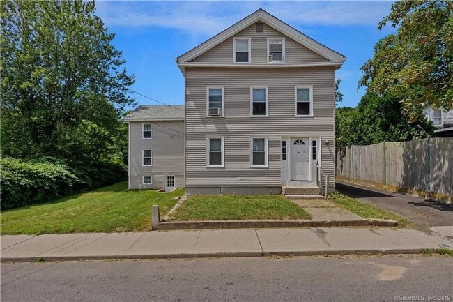 44 Morgan St, Unit D in Stonington, CT - Building Photo - Building Photo
