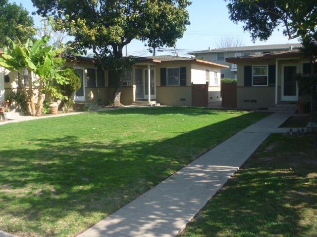 1609 N Parton St in Santa Ana, CA - Foto de edificio - Building Photo