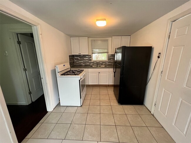 property at 1514 W 14th St