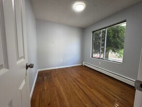23 Claremont Ave, Unit 1 in Jersey City, NJ - Foto de edificio - Building Photo