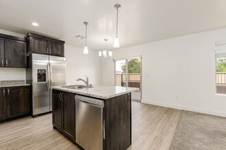 5895 Challenger Way in Saint George, UT - Building Photo - Building Photo