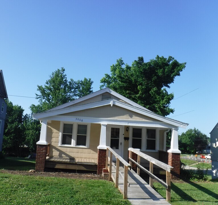 3008 Miller Ave in St. Joseph, MO - Foto de edificio