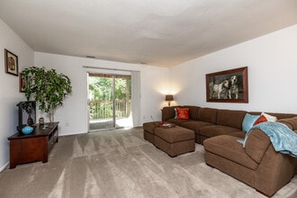 Normandy Terrace Apartments in West Des Moines, IA - Foto de edificio - Interior Photo
