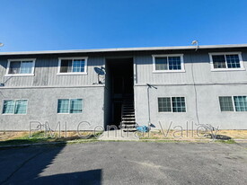 417 Sutter St in Manteca, CA - Building Photo