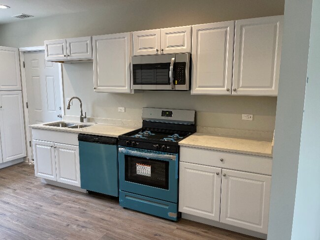 5206 W Parker Ave in Chicago, IL - Building Photo - Building Photo
