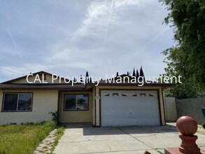 105 Oak Cir in King City, CA - Foto de edificio - Building Photo