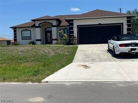 17 NE 11th Ln in Cape Coral, FL - Building Photo