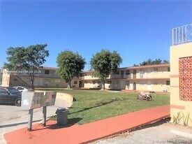 2441 NW 13th St in Miami, FL - Building Photo