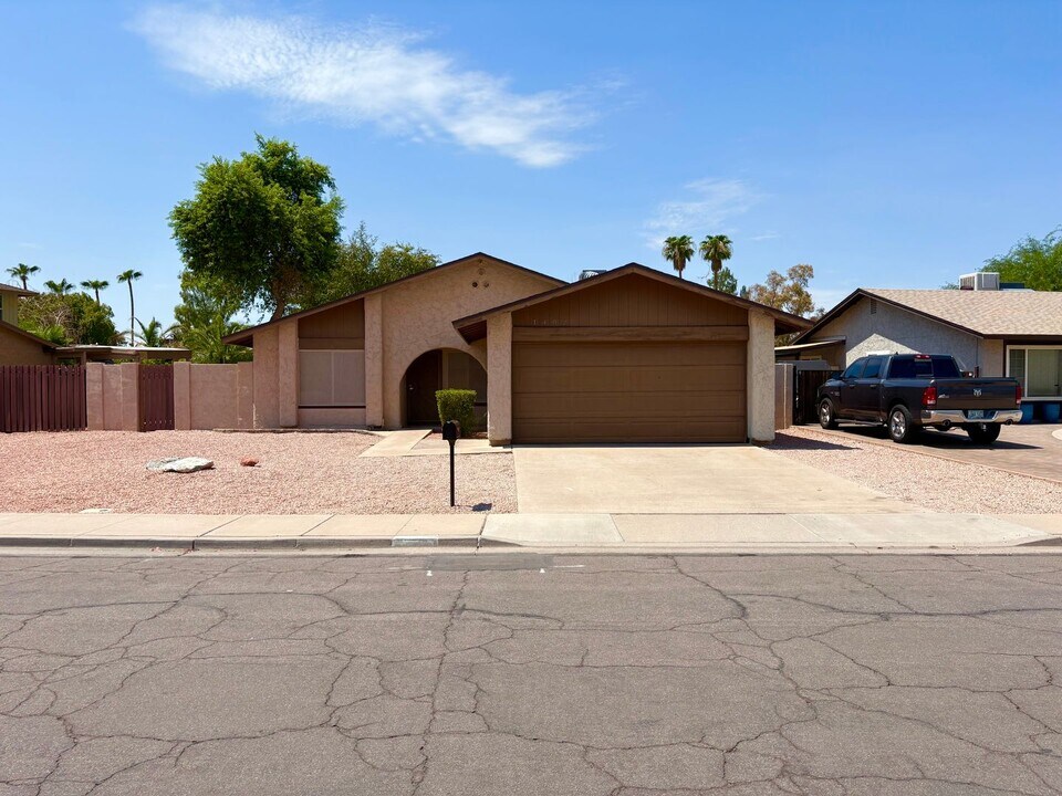 1402 S Date in Mesa, AZ - Building Photo