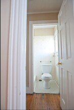 2214 E Ivanhoe Pl, Unit 2 in Milwaukee, WI - Foto de edificio - Building Photo