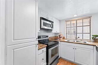 25541 Indian Hill Ln, Unit P in Laguna Hills, CA - Building Photo - Building Photo