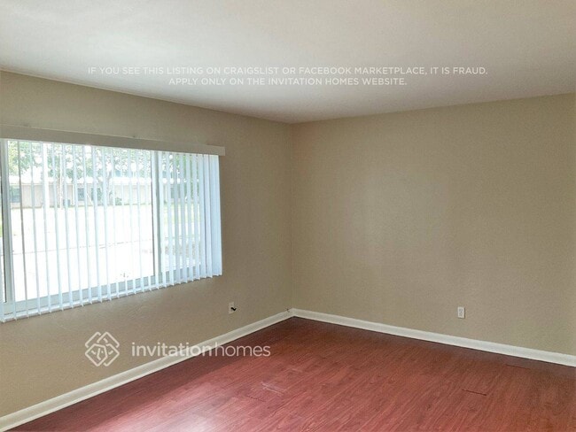 10950 102nd Ave N in Seminole, FL - Foto de edificio - Building Photo
