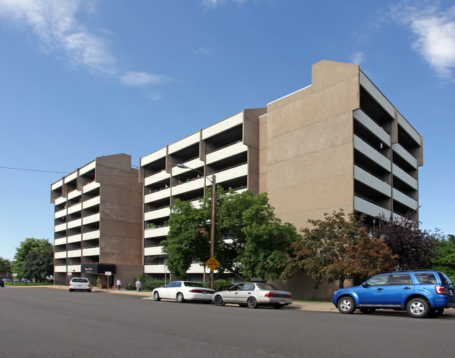 Simon Center in Englewood, CO - Foto de edificio - Building Photo