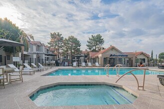 7900 E Princess Dr in Scottsdale, AZ - Foto de edificio - Building Photo