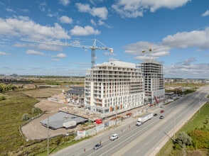 2001 Bovaird Dr W in Brampton, ON - Building Photo - Building Photo