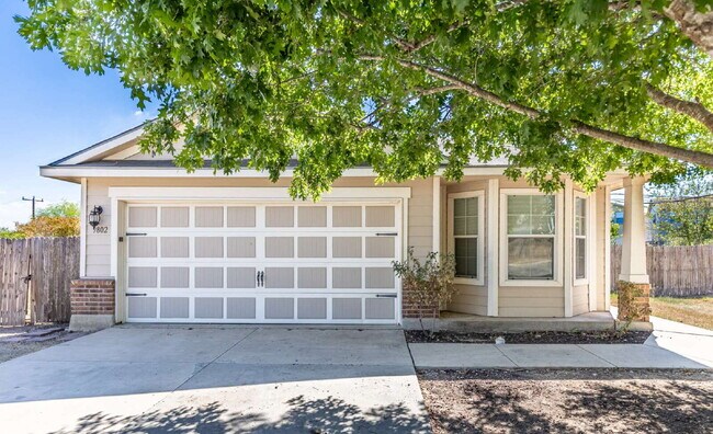 9802 Vandenberg Way in San Antonio, TX - Building Photo - Building Photo