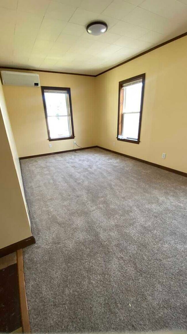 6 Hill Ave, Unit 2 in Easthampton, MA - Building Photo - Building Photo