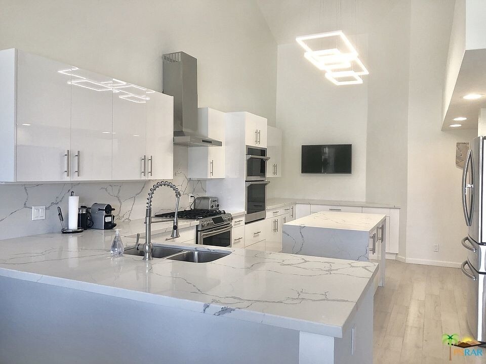 192 N Kavenish Dr, Unit 192 in Rancho Mirage, CA - Foto de edificio