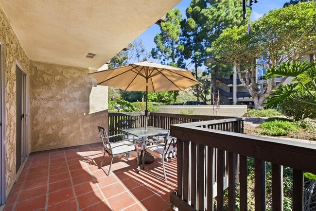 6202 Friars Rd in San Diego, CA - Foto de edificio - Building Photo