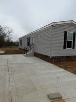 408 Parker St in Oak Grove, KY - Building Photo